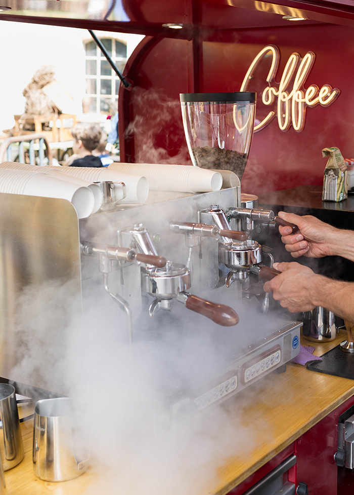 CafCaf Waffelmobil und Kaffee-Ape in Berlin mieten